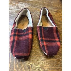 TOMS size 8.5 women’s Belmont red plaid with faux shearling slip